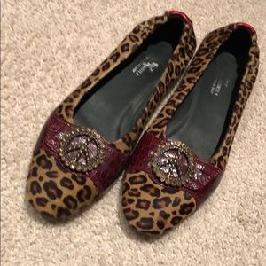 Peace sign animal print flats